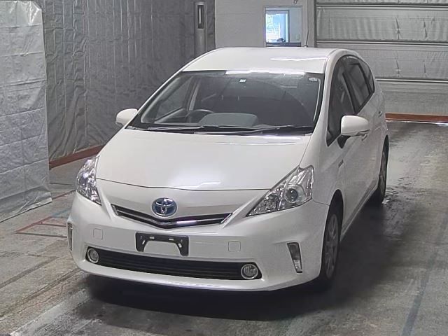 2013 Toyota Prius alpha ZVW41W 2014 г. (HERO)